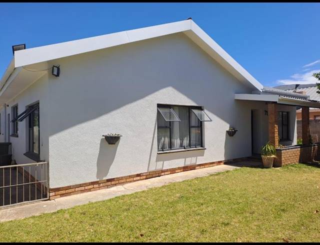 3 BEDROOM HOUSE FOR SALE IN SANDBAAI
